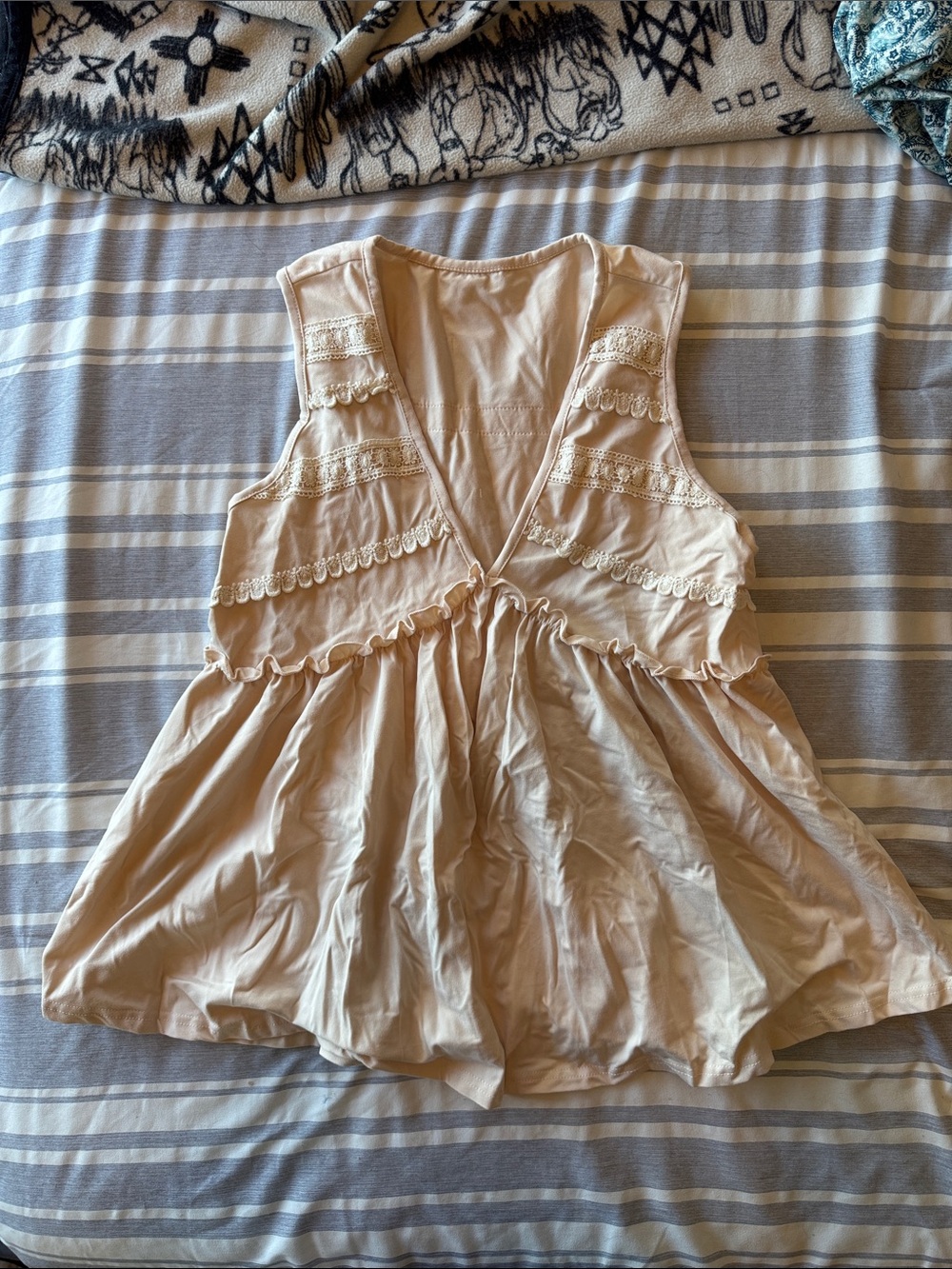 NWOT Sleeveless Cream Lace-Trim V-Neck Peplum Top